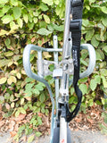 CLEDO - support pour trottinettes et vélos avec un nombre de places de stationnement verrouillables au choix  pour les trottinettes électriques, les trottinettes à pédales et les vélos.