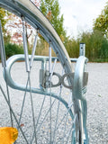 CLEDO - Zoom sur le système de verrouillage du support de rangement pour trottinettes et vélos 